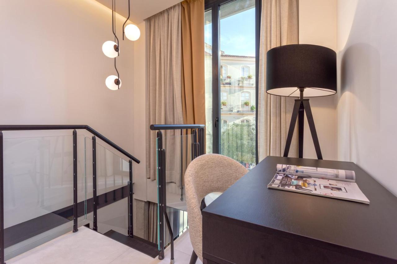 Magnificent Renovated 2Bd 2Bth Duplex With Backyard - City Centre 말라가 외부 사진