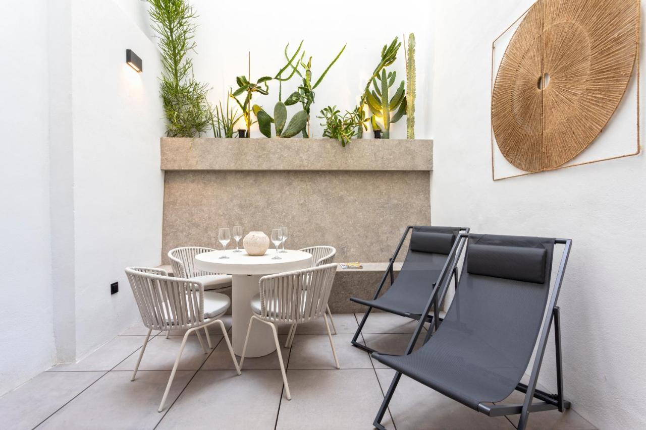 Magnificent Renovated 2Bd 2Bth Duplex With Backyard - City Centre 말라가 외부 사진