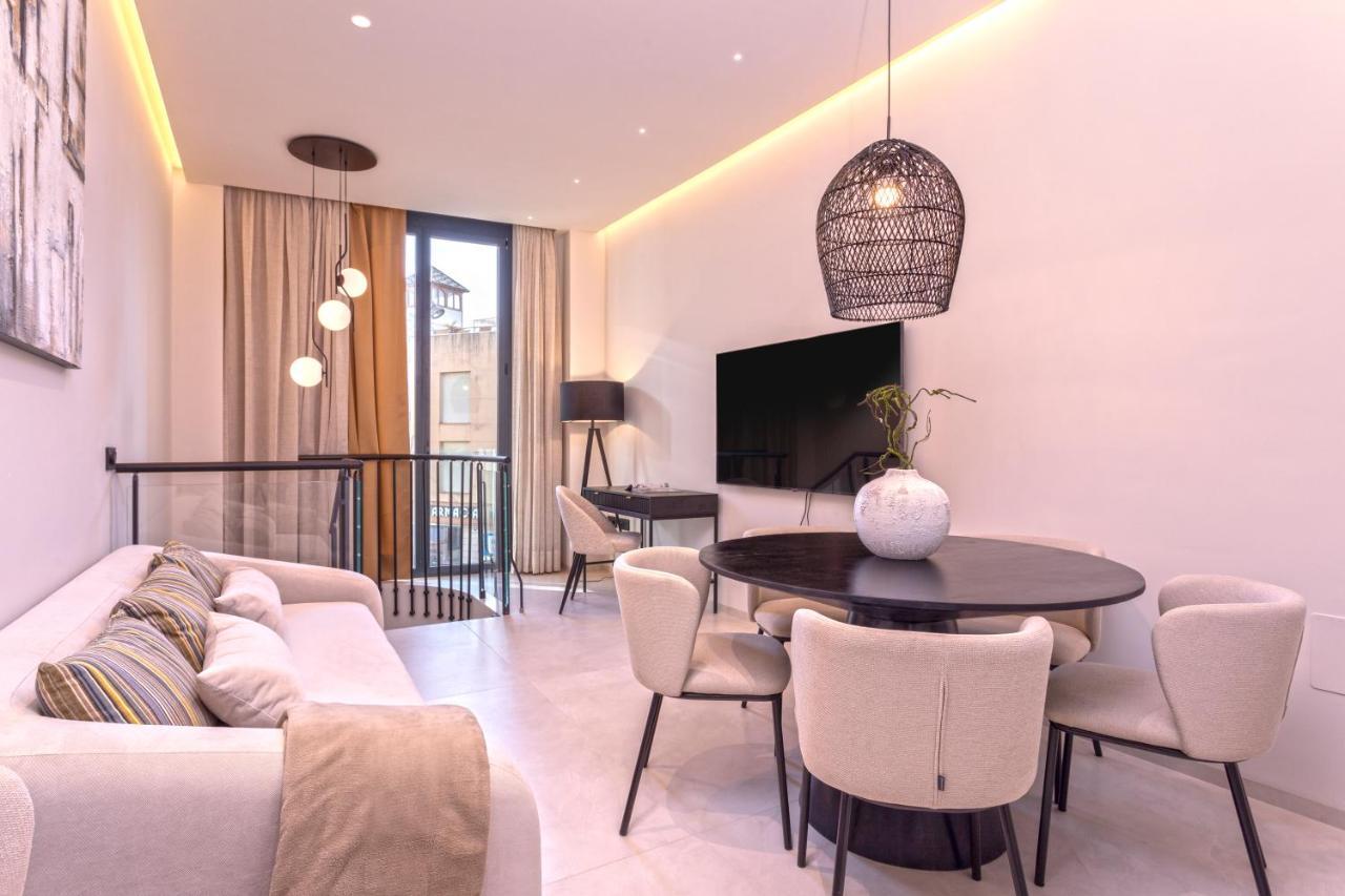 Magnificent Renovated 2Bd 2Bth Duplex With Backyard - City Centre 말라가 외부 사진