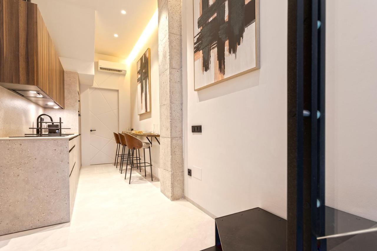 Magnificent Renovated 2Bd 2Bth Duplex With Backyard - City Centre 말라가 외부 사진
