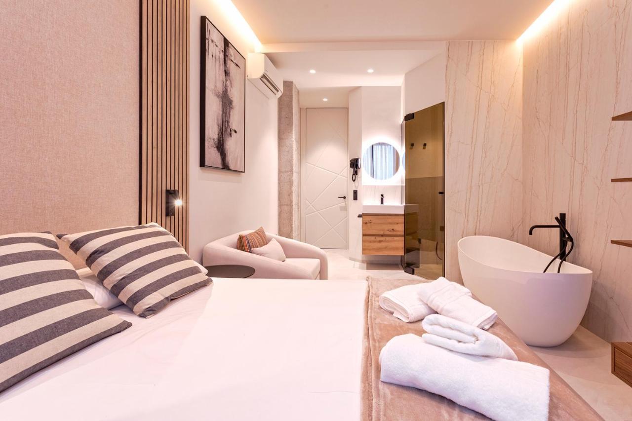 Magnificent Renovated 2Bd 2Bth Duplex With Backyard - City Centre 말라가 외부 사진
