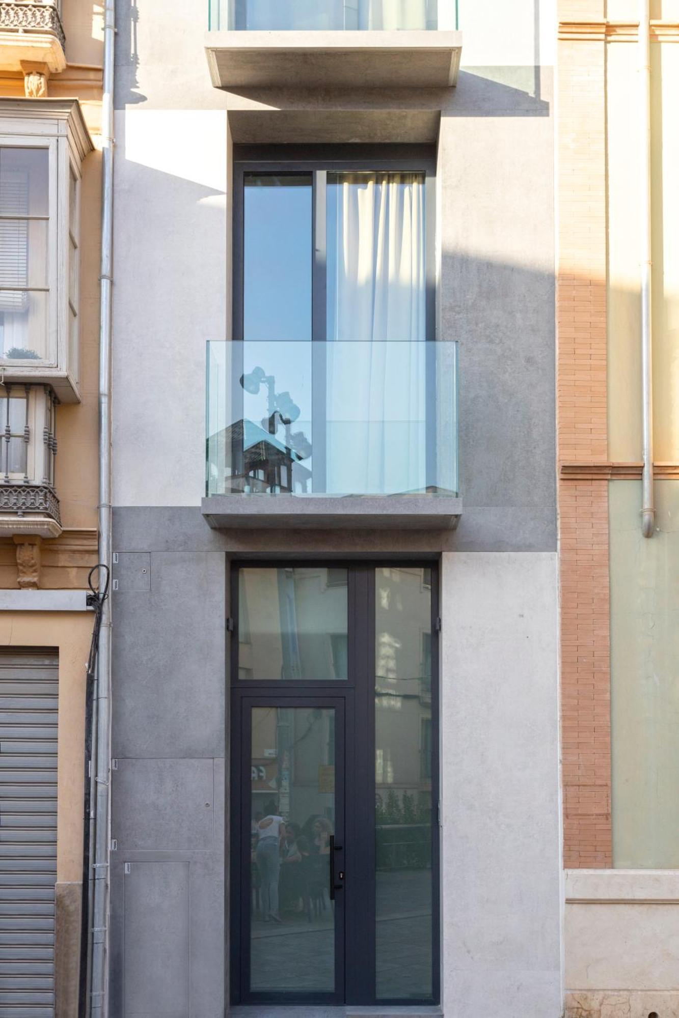 Magnificent Renovated 2Bd 2Bth Duplex With Backyard - City Centre 말라가 외부 사진