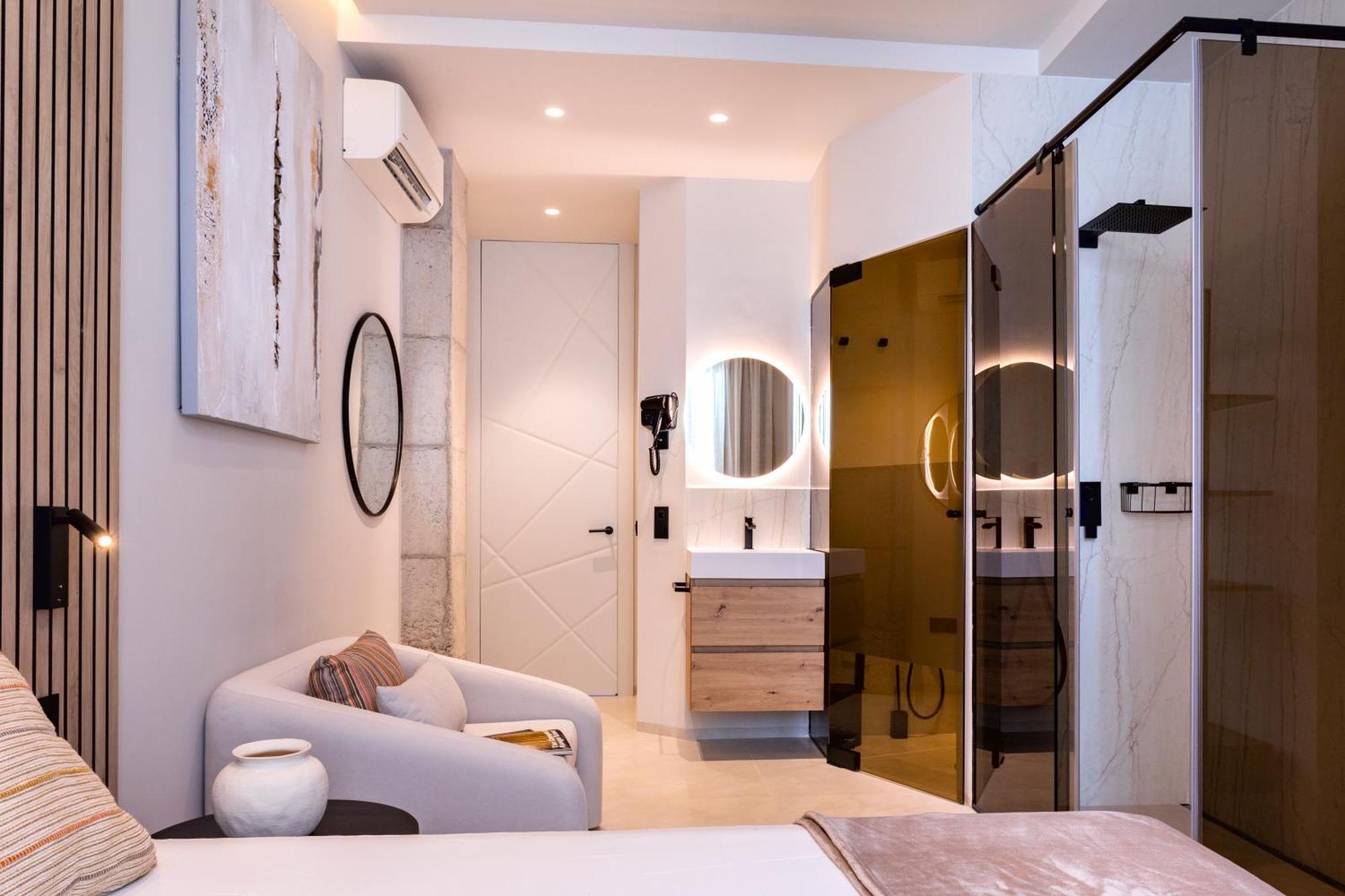 Magnificent Renovated 2Bd 2Bth Duplex With Backyard - City Centre 말라가 외부 사진